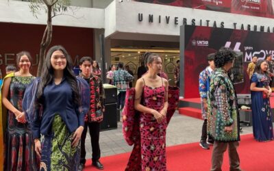 Kolaborasi Elegan: Mahasiswa hingga Dosen FSRD Untar Berlenggak Batik di Perayaan Dies Natalis Untar ke-66
